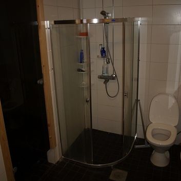 Kylpyhuone Tarhamäen TASKU